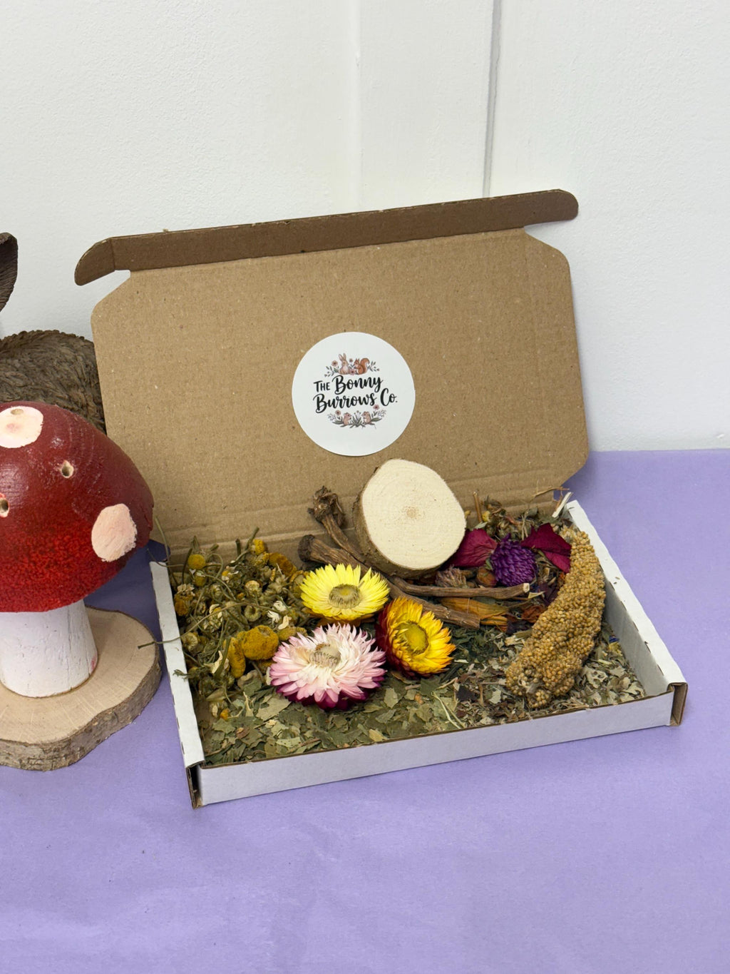 Spring Leafy Forage Floral Selection Box For Hamsters