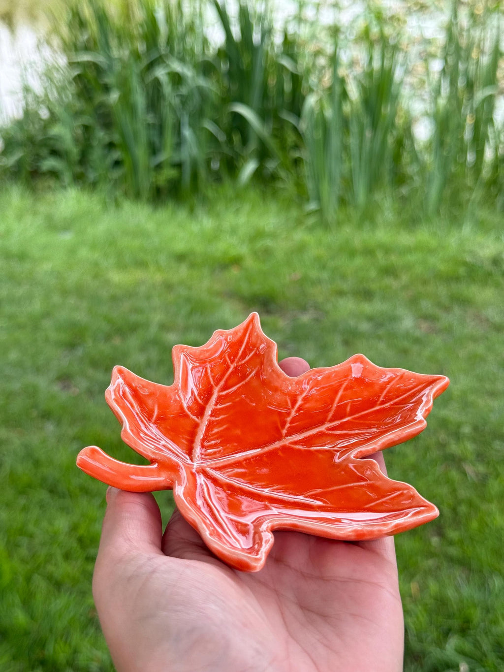 Maple Leaf Hamster Bowl: Ceramic Autumn Pet Dish