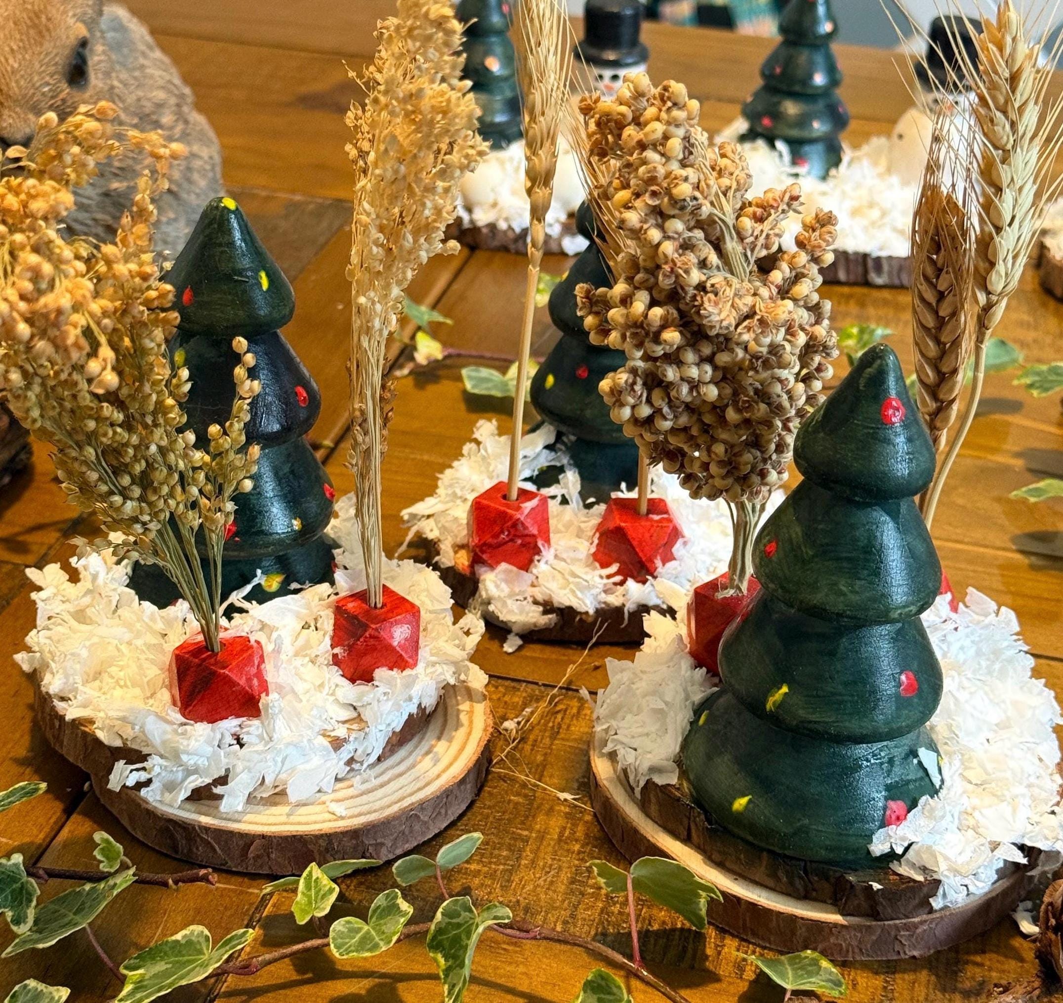 Christmas Hamster Forage Holder: Festive Cage Chew Toy