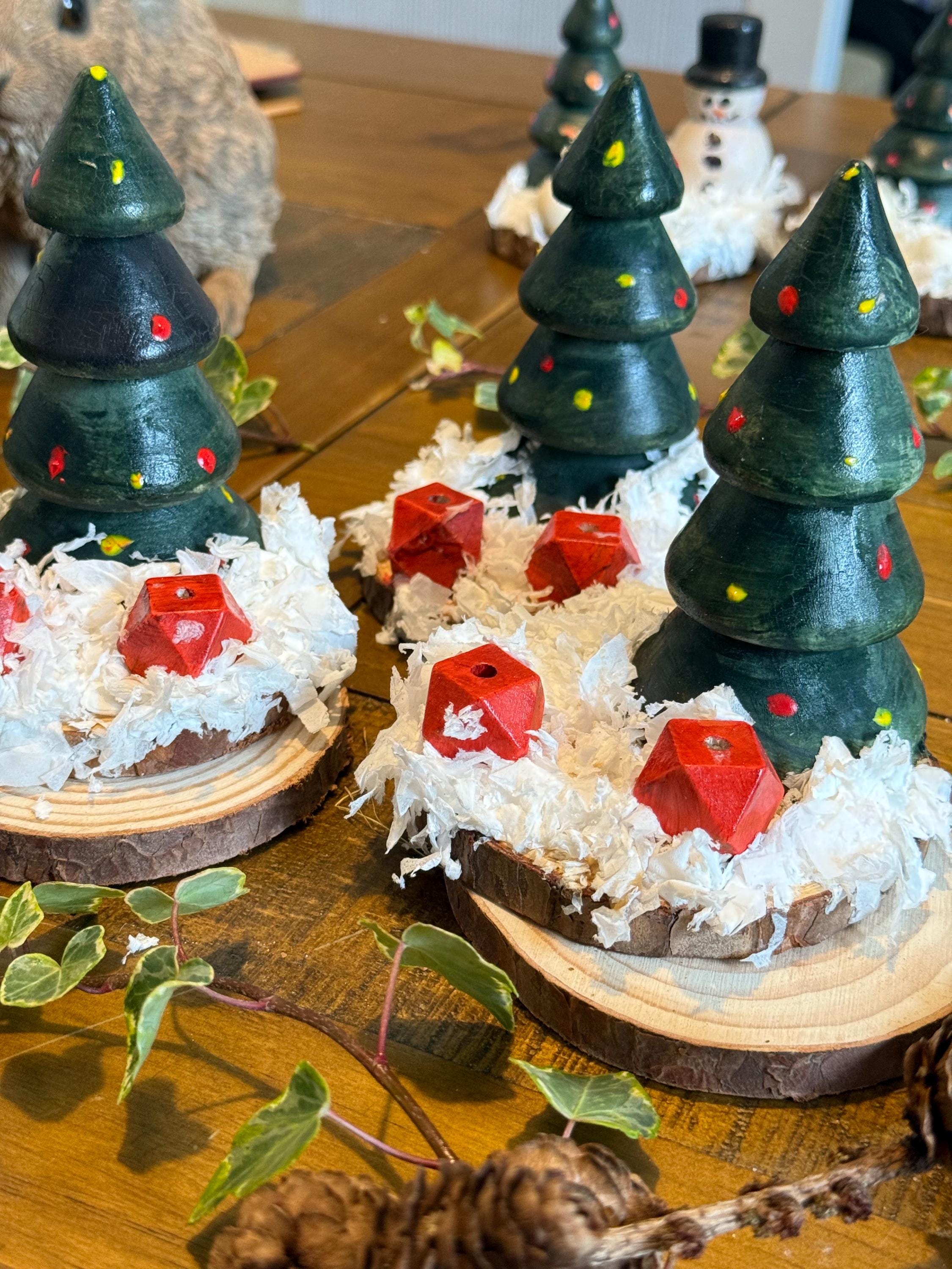 Christmas Hamster Forage Holder: Festive Cage Chew Toy