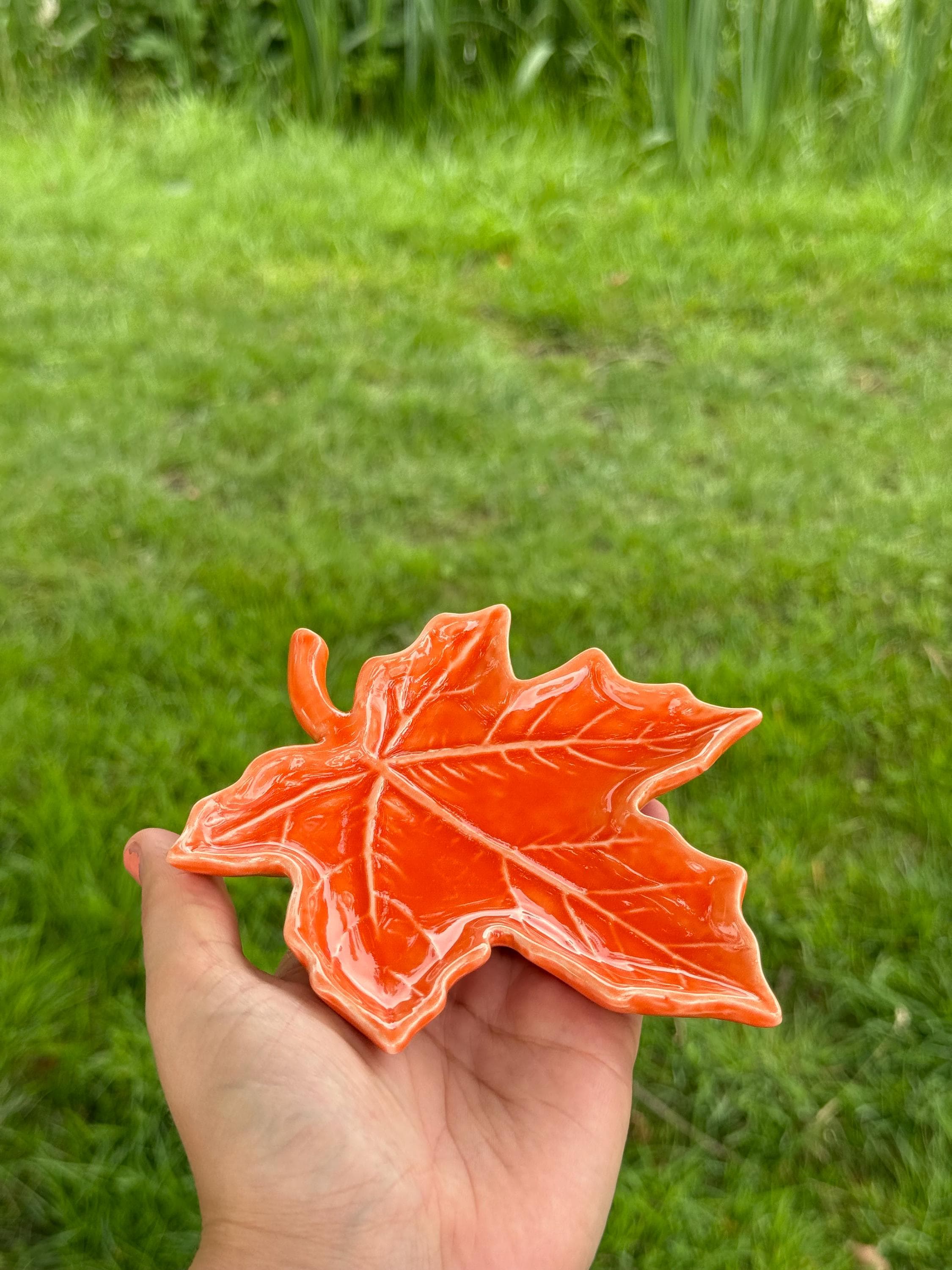Maple Leaf Hamster Bowl: Ceramic Autumn Pet Dish