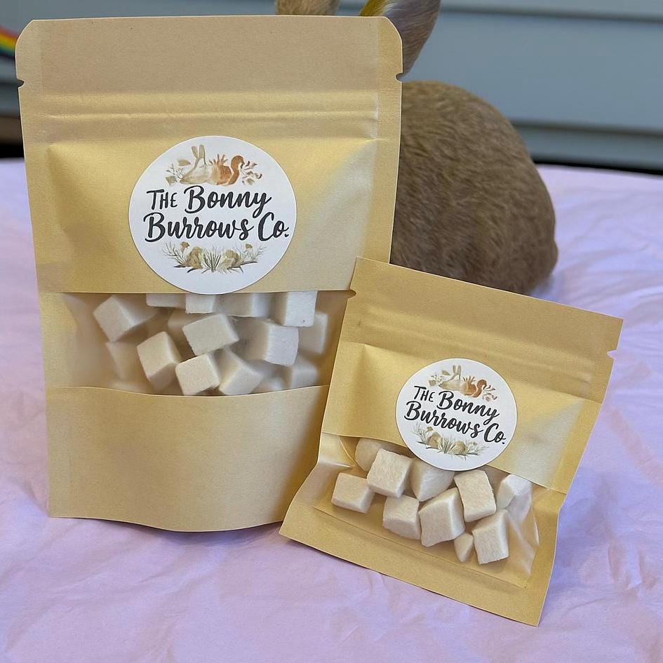 Freeze Dried Natural Chicken Cubes Treats For Hamsters, Rats, Cats and Dogs