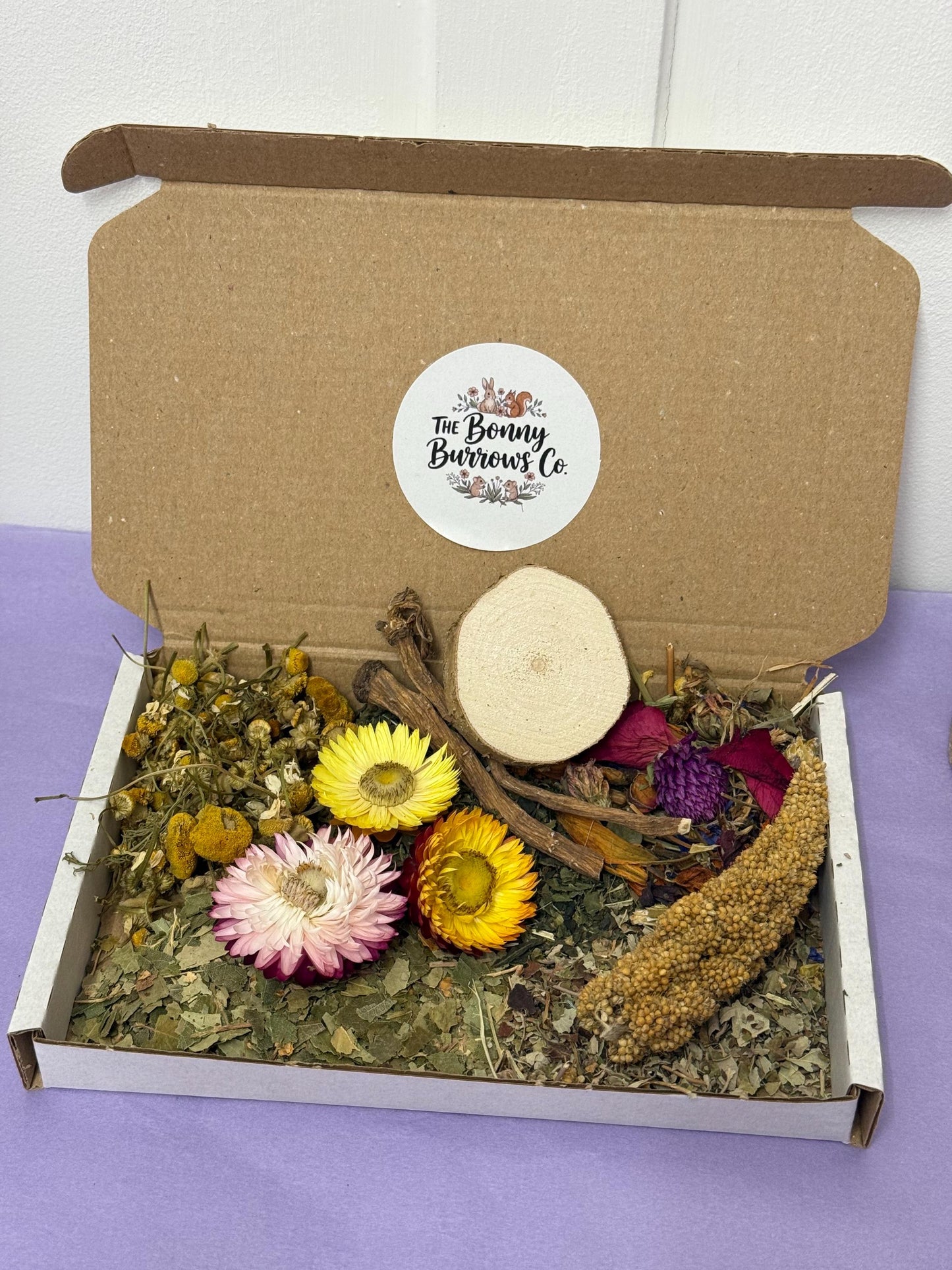Spring Leafy Forage Floral Selection Box For Hamsters