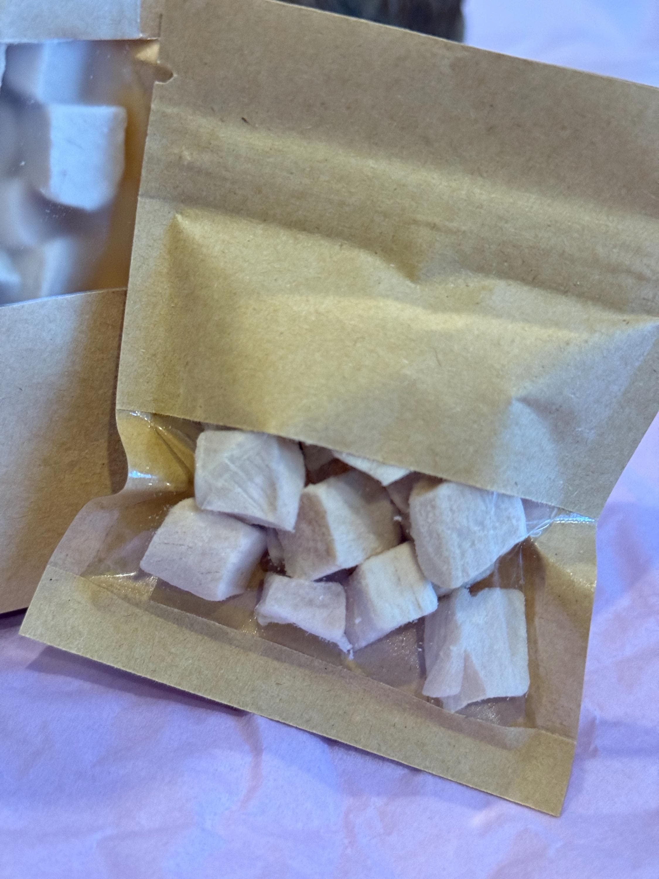 Freeze Dried Natural Chicken Cubes Treats For Hamsters, Rats, Cats and Dogs