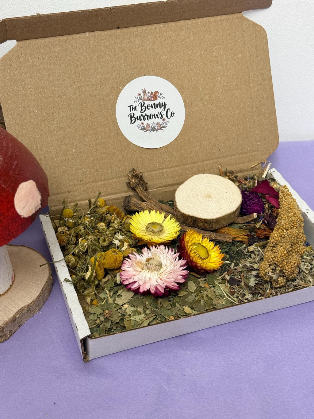 Spring Leafy Forage Floral Selection Box For Hamsters