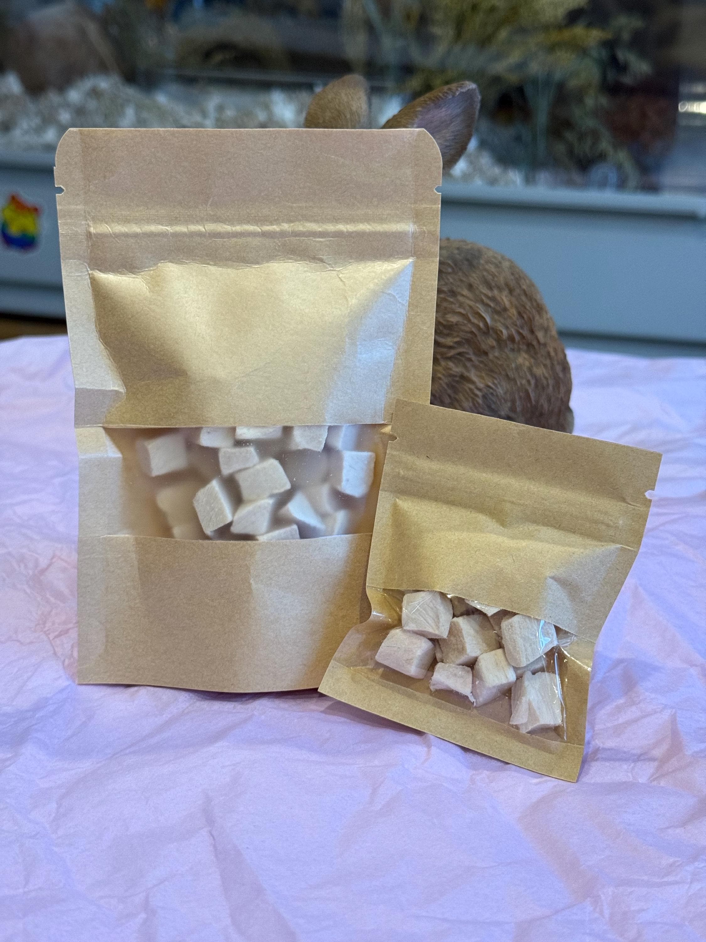 Freeze Dried Natural Chicken Cubes Treats For Hamsters, Rats, Cats and Dogs