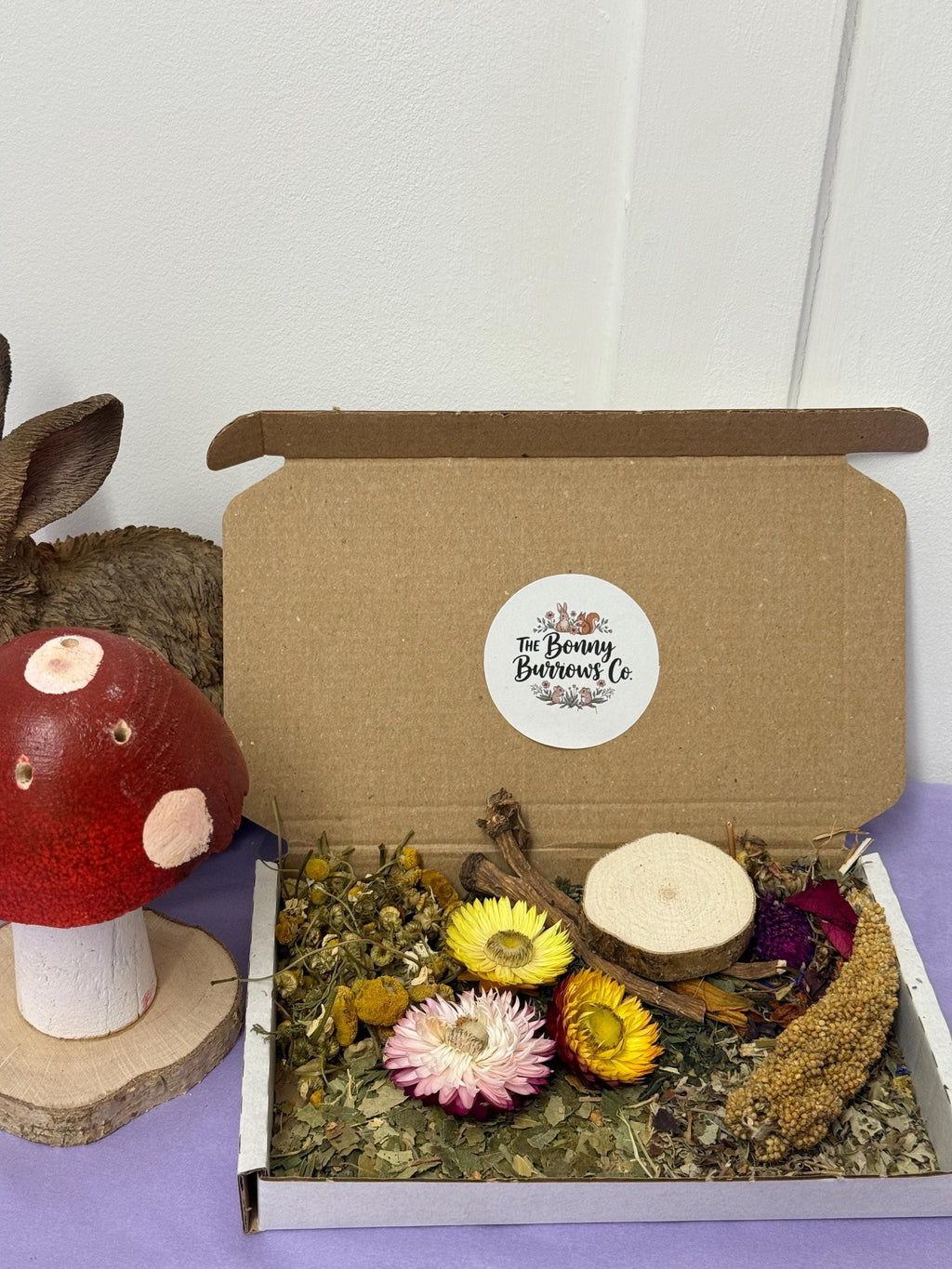 Spring Leafy Forage Floral Selection Box For Hamsters