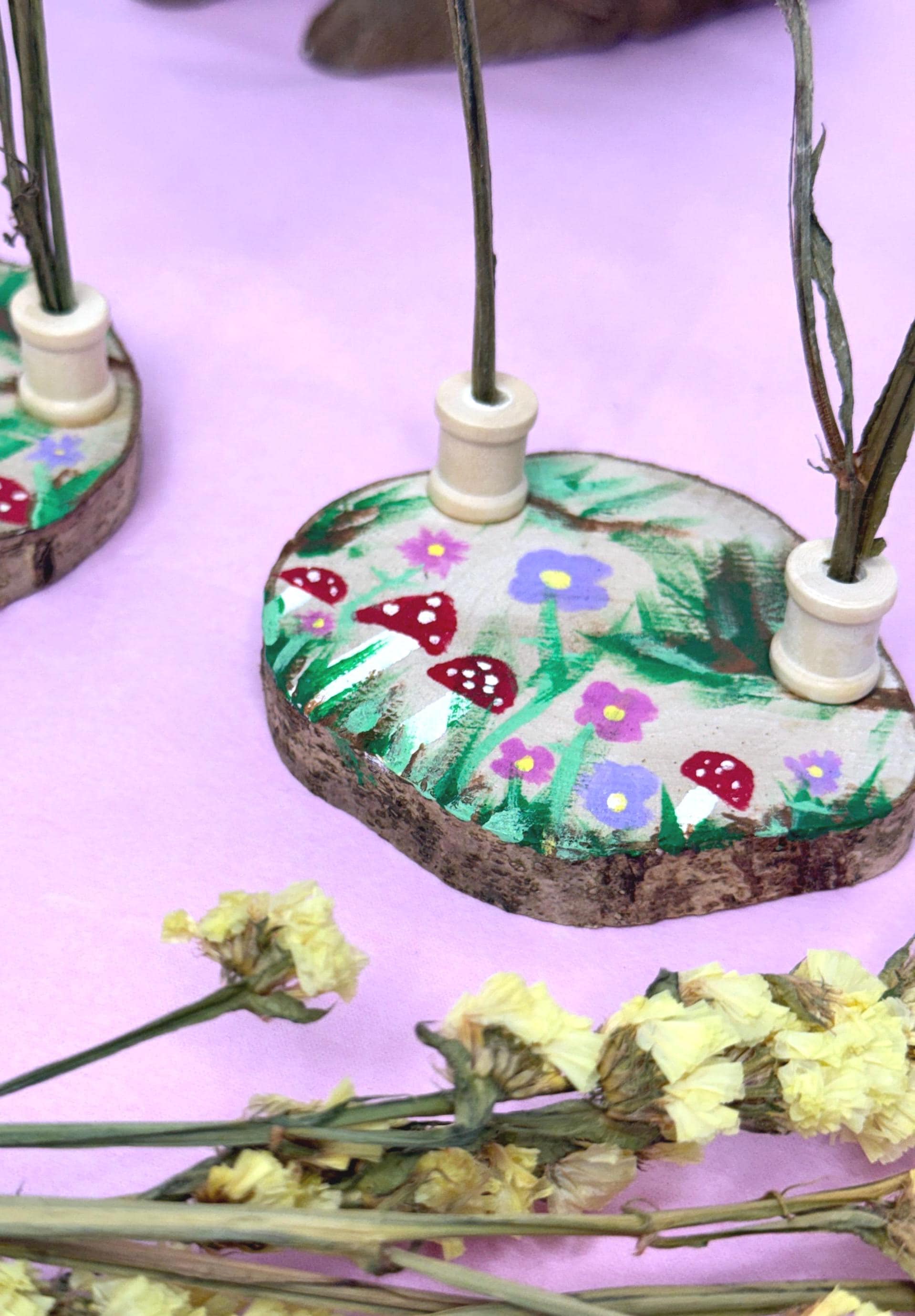 Floral Mushroom Hamster Spray Holder, Wooden Forage Toy