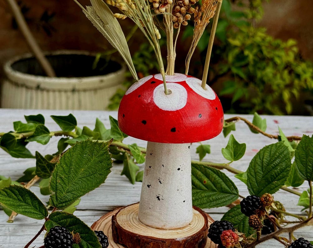 Handmade Wooden Hamster Spray Holder: Toadstool Cage Decor