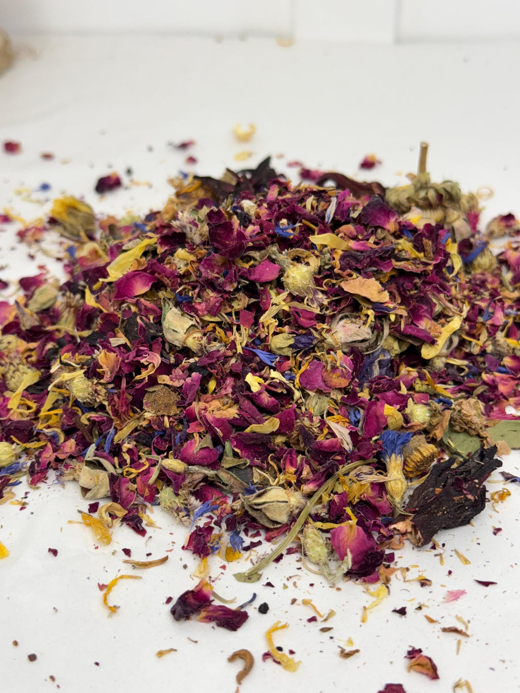 Rose Petal Mixed Forage For Small Animals