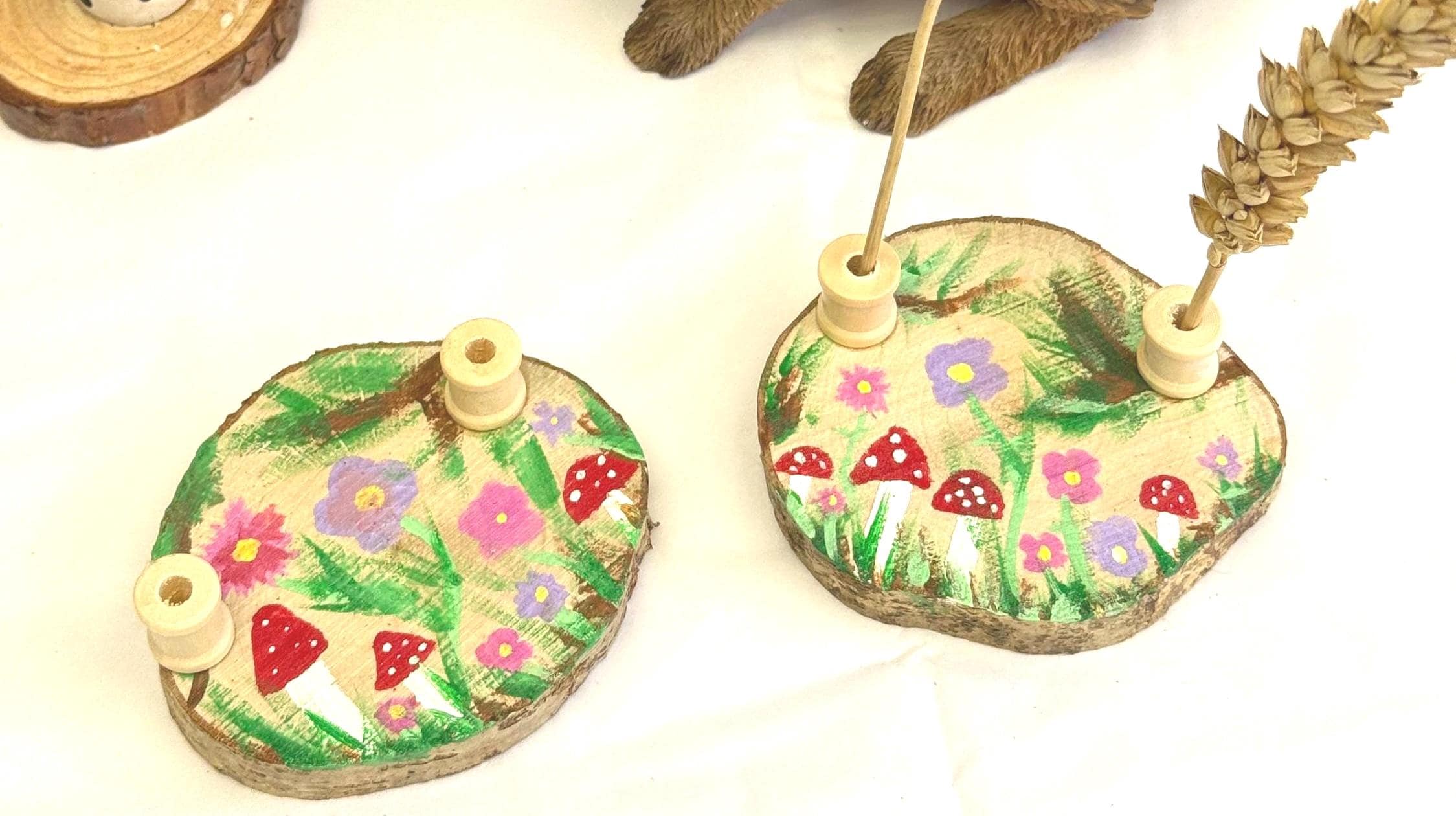 Floral Mushroom Hamster Spray Holder, Wooden Forage Toy