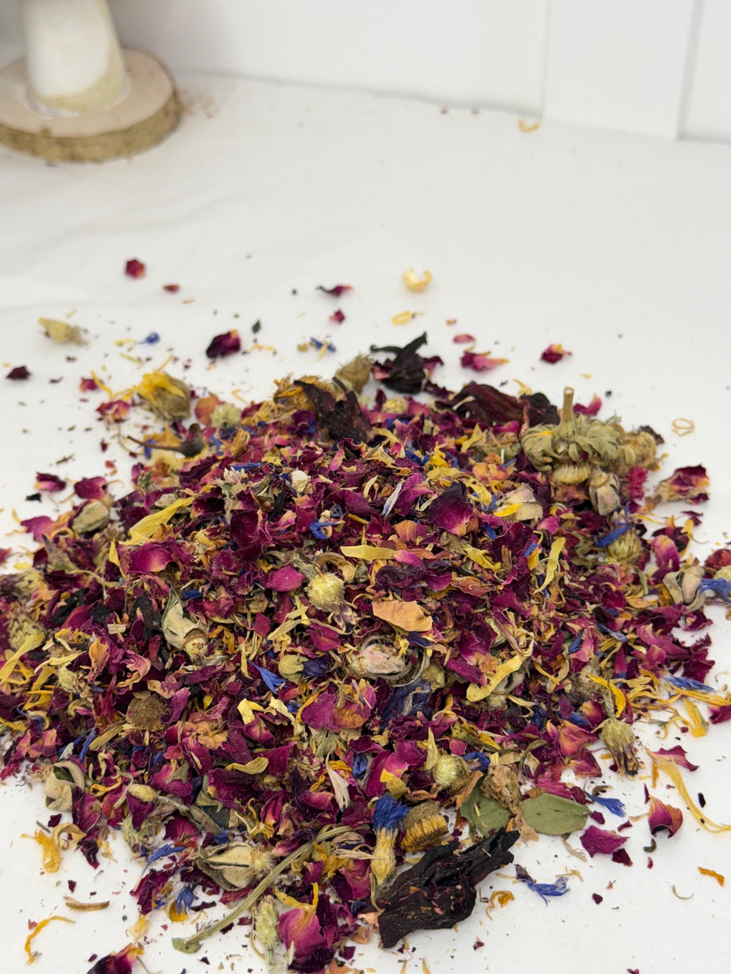Rose Petal Mixed Forage For Small Animals