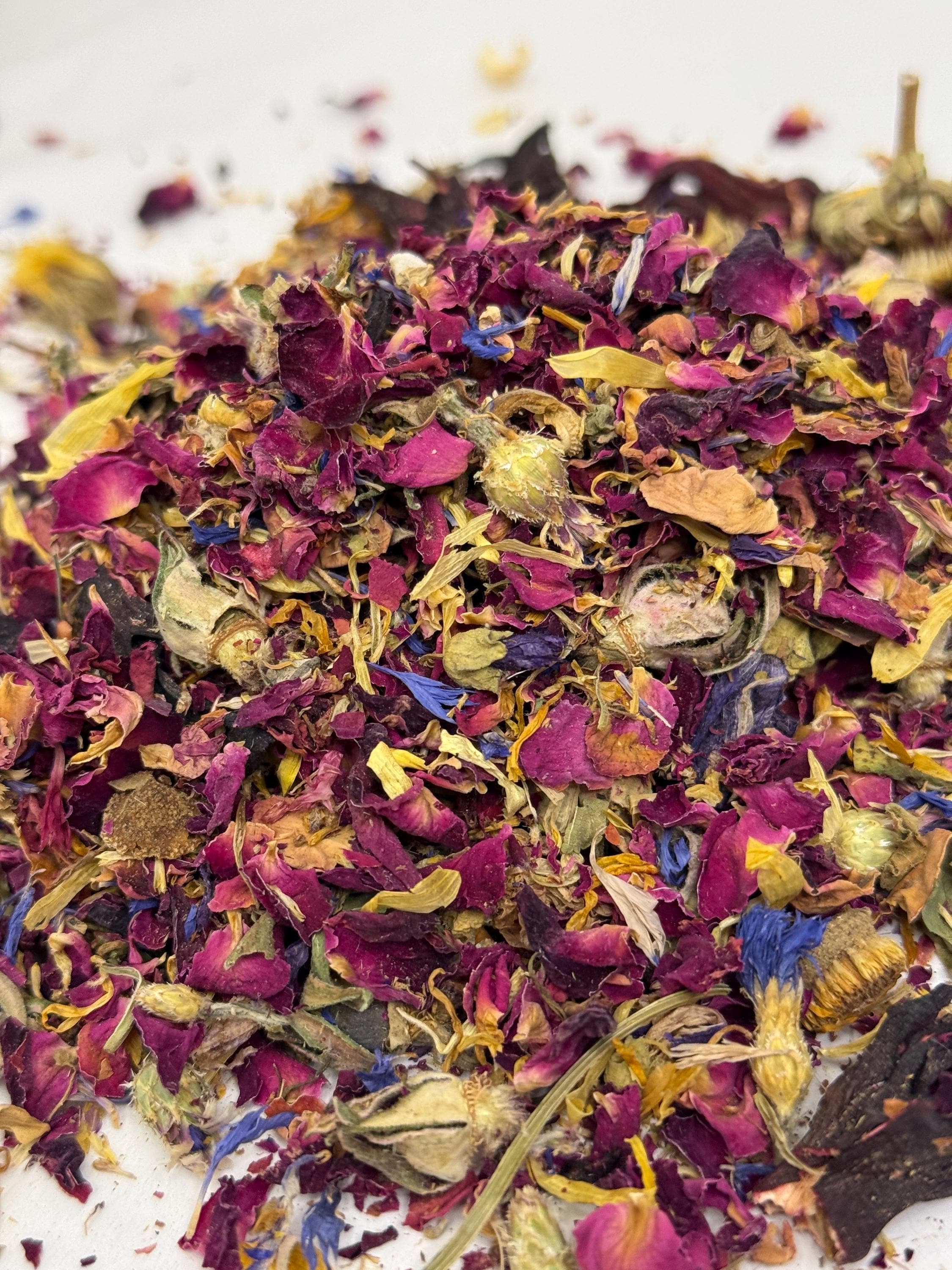Rose Petal Mixed Forage For Small Animals