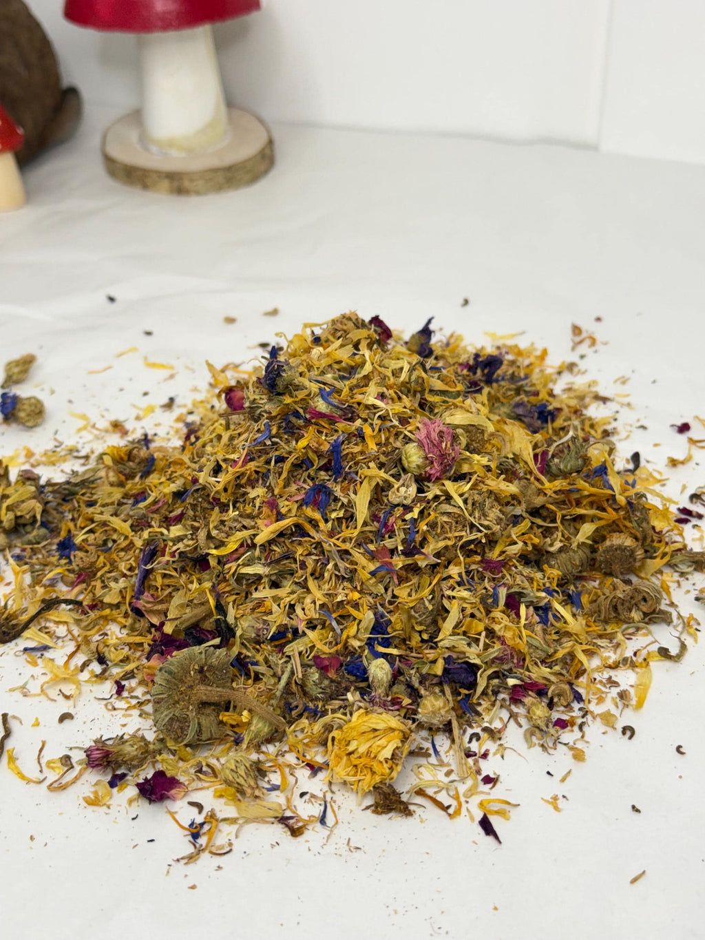 Yellow Petal Mixed Forage For Small Animals