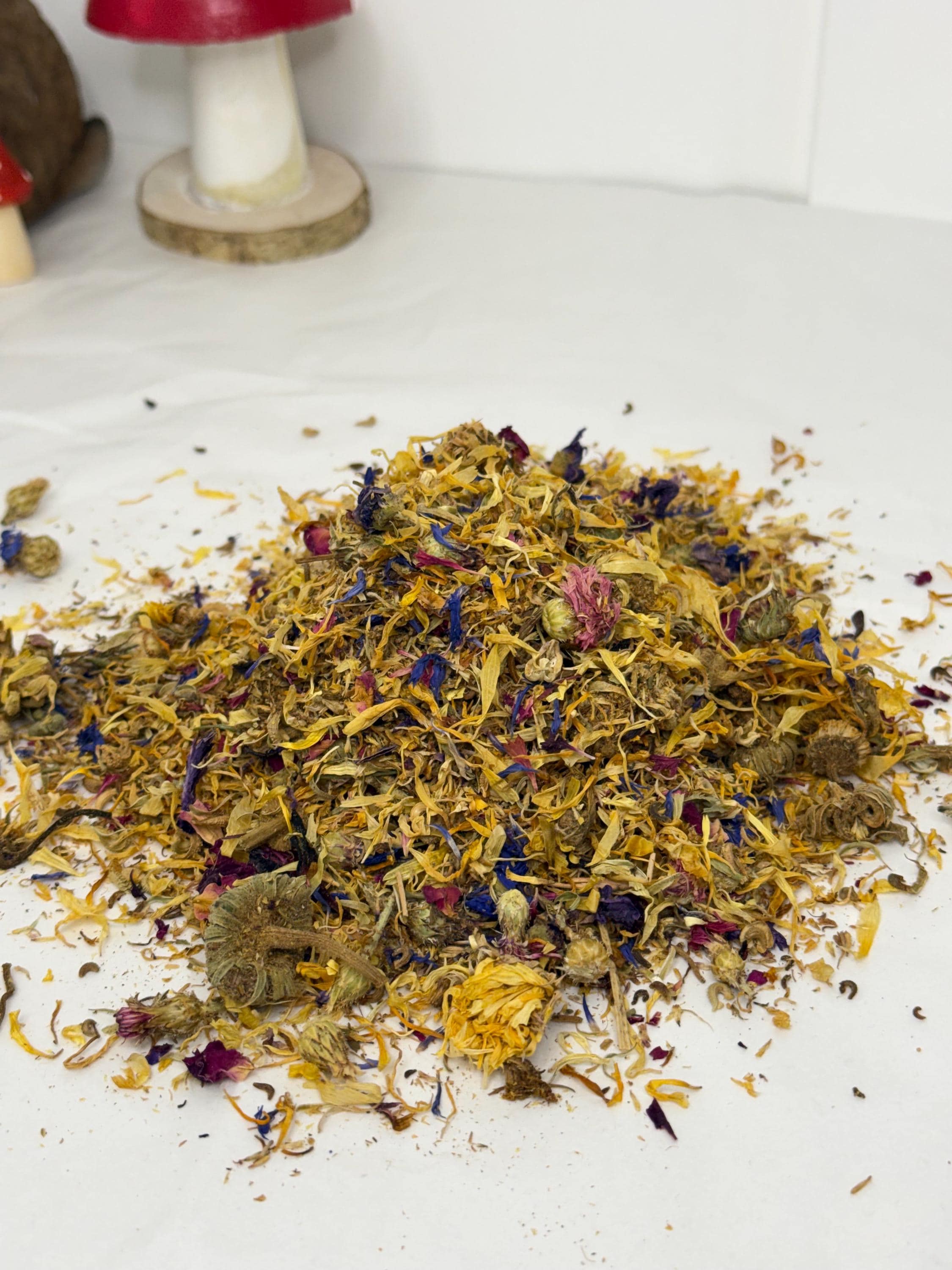 Yellow Petal Mixed Forage For Small Animals