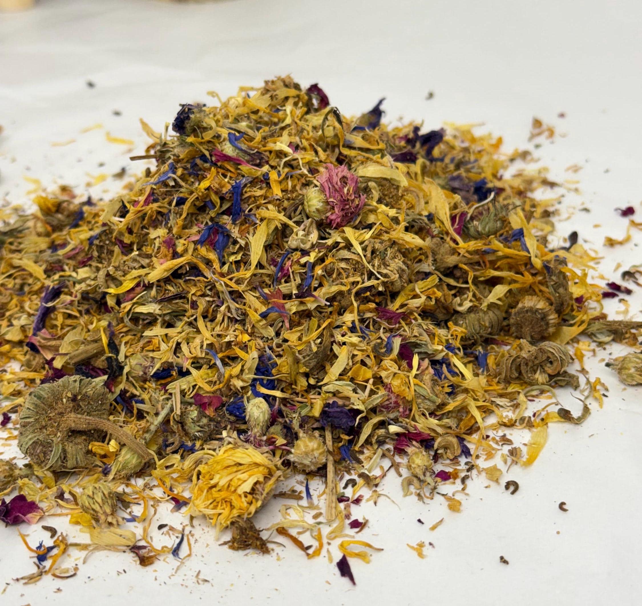 Yellow Petal Mixed Forage For Small Animals